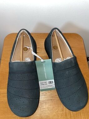 Black Leather Slip-On Revitalign Shoes - Women's